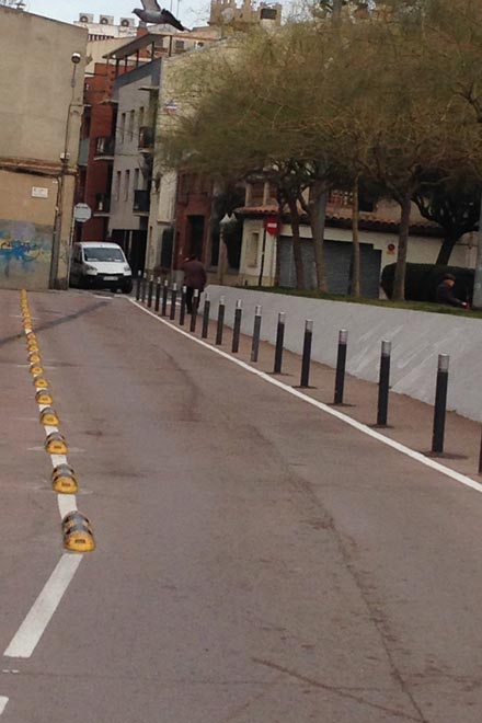 Instalación de separadores viales Ecobam SPV en Rubí - Imagen 1